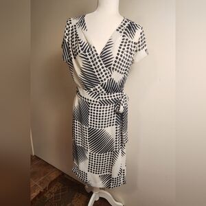 Banana Republic Black and White Geometric V-neck Wrap Dress Size 8